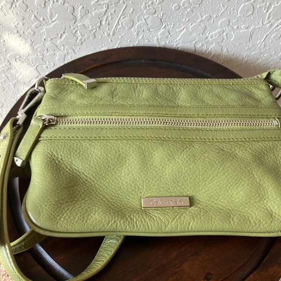 Calvin Klein: Light green 2 pocket crossbody- adjustable strap - Picture 14 of 16